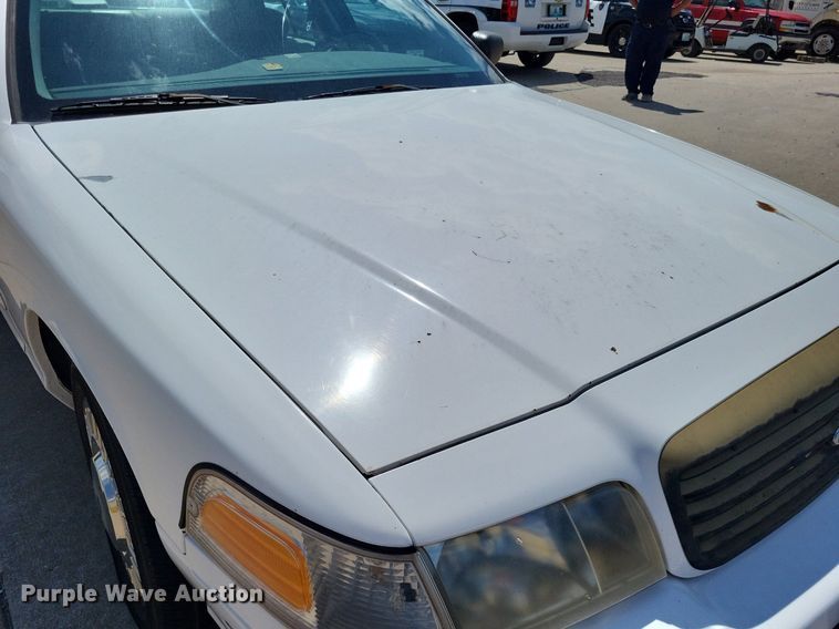 image for item LS9717 2000  Ford Crown Victoria Police Interceptor