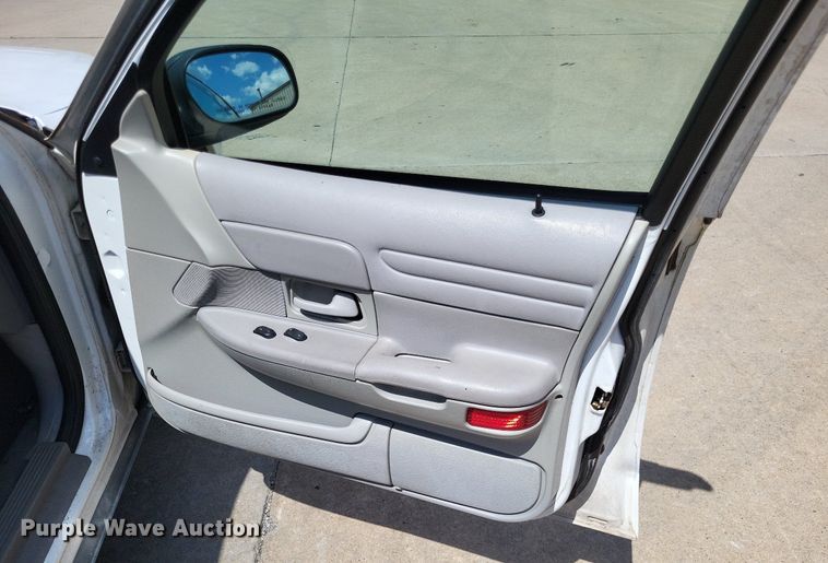 image for item LS9717 2000  Ford Crown Victoria Police Interceptor