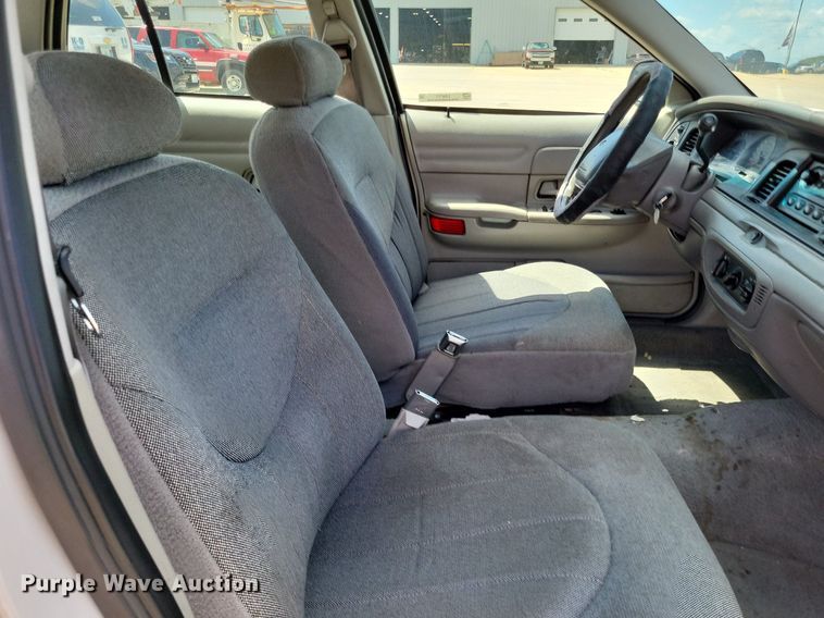 image for item LS9717 2000  Ford Crown Victoria Police Interceptor