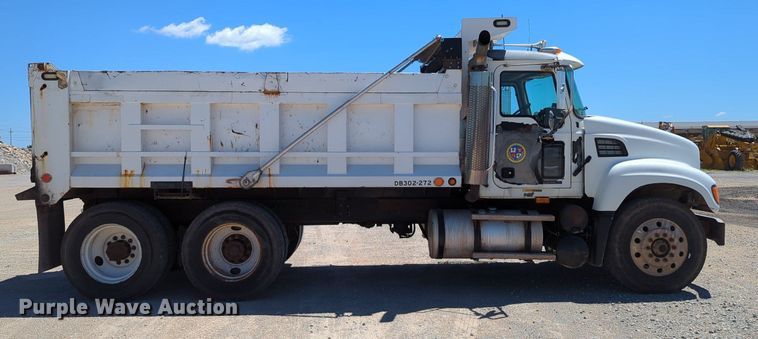 image for item LY9307 2004 Mack CV713 Granite  dump truck
