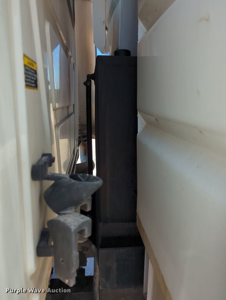 image for item LY9307 2004 Mack CV713 Granite  dump truck