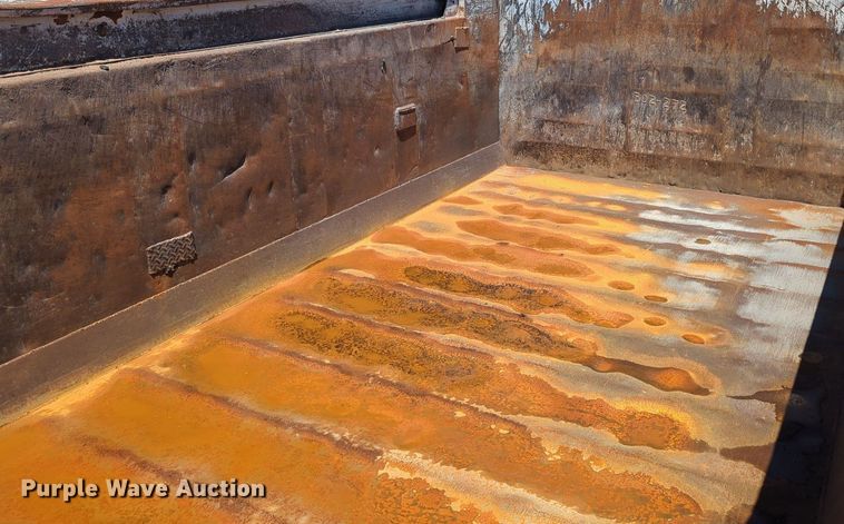 image for item LY9307 2004 Mack CV713 Granite  dump truck