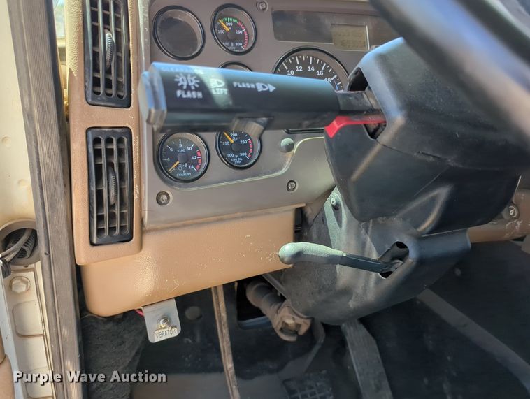 image for item LY9307 2004 Mack CV713 Granite  dump truck