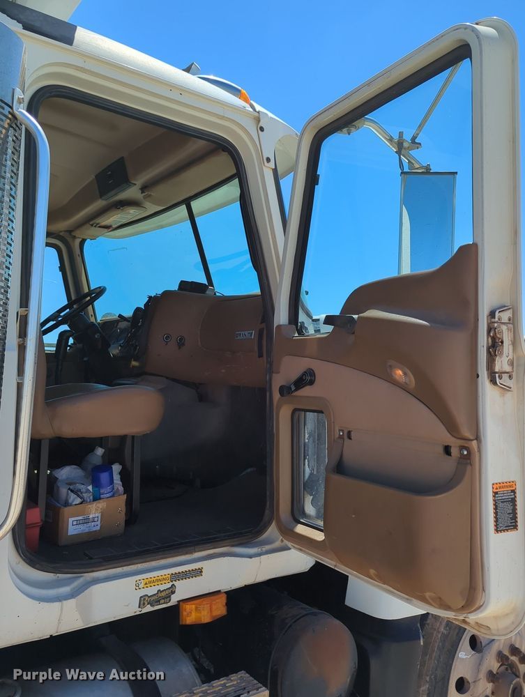 image for item LY9307 2004 Mack CV713 Granite  dump truck