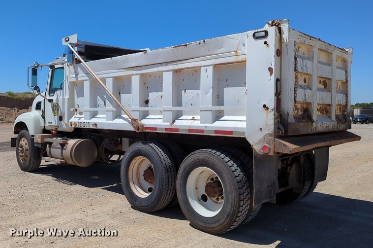 image for item LY9308 2004 Mack CV713 Granite  dump truck