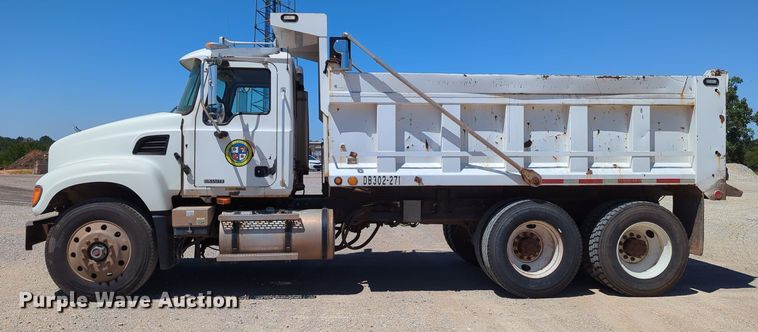 image for item LY9308 2004 Mack CV713 Granite  dump truck