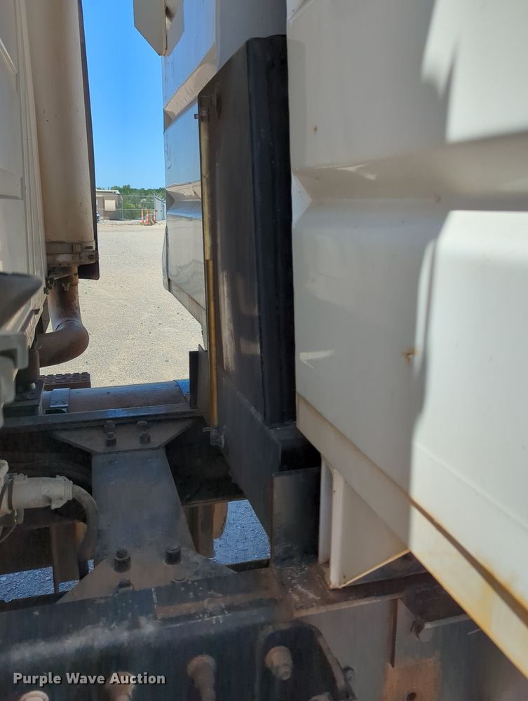 image for item LY9308 2004 Mack CV713 Granite  dump truck