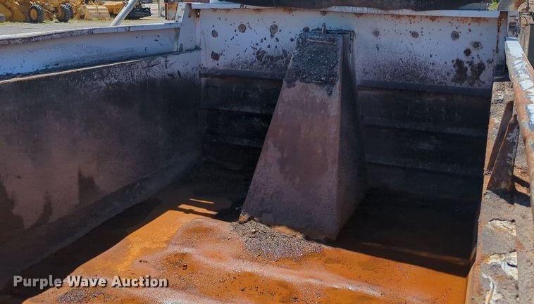 image for item LY9308 2004 Mack CV713 Granite  dump truck