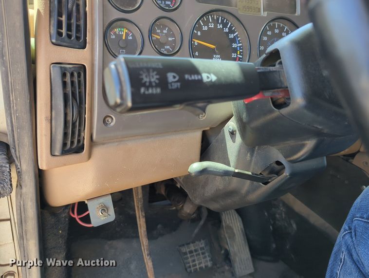 image for item LY9308 2004 Mack CV713 Granite  dump truck