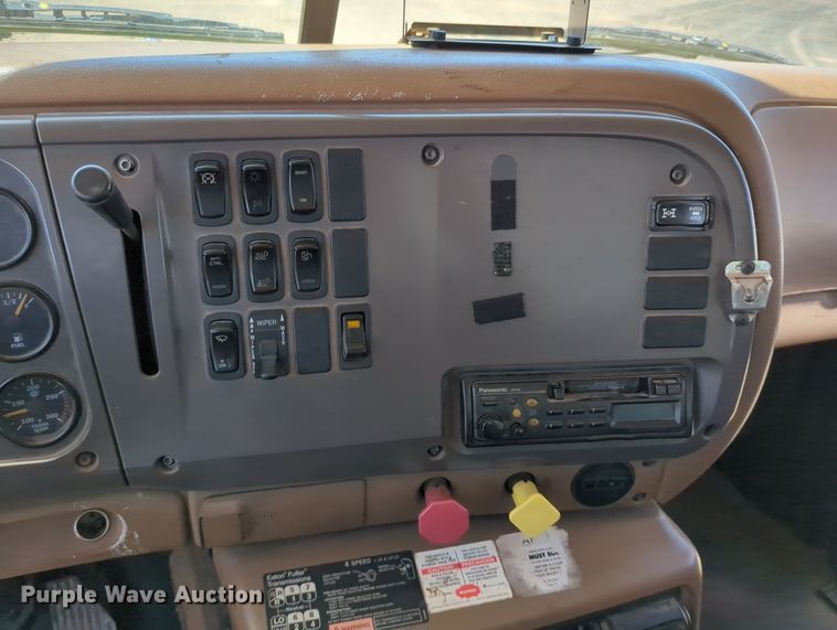 image for item LY9308 2004 Mack CV713 Granite  dump truck