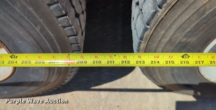 image for item LY9308 2004 Mack CV713 Granite  dump truck