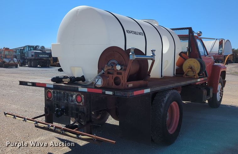 image for item LY9311 1985 Ford F700 flatbed truck