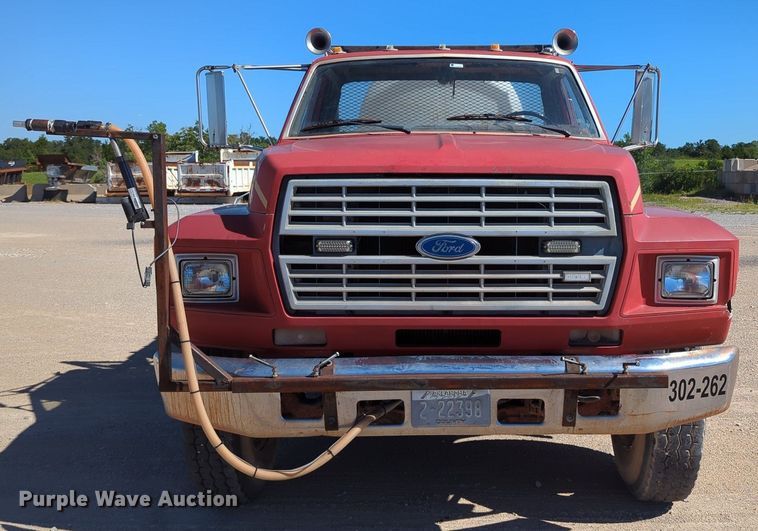 image for item LY9311 1985 Ford F700 flatbed truck