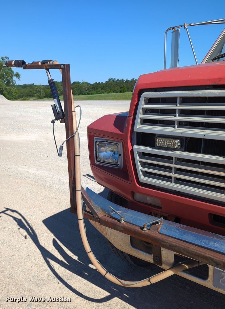 image for item LY9311 1985 Ford F700 flatbed truck