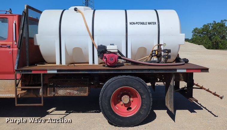 image for item LY9311 1985 Ford F700 flatbed truck