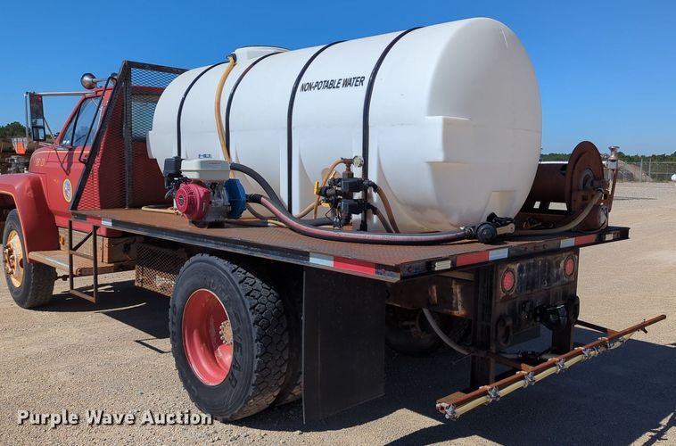 image for item LY9311 1985 Ford F700 flatbed truck