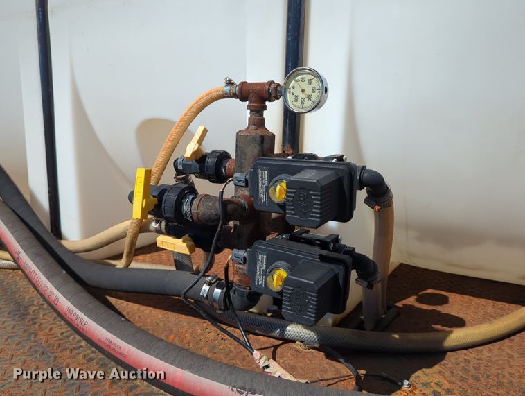 image for item LY9311 1985 Ford F700 flatbed truck