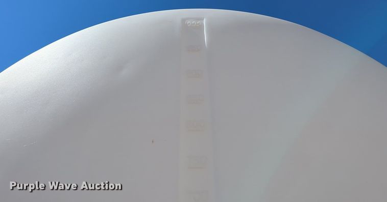 image for item LY9311 1985 Ford F700 flatbed truck