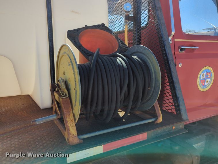 image for item LY9311 1985 Ford F700 flatbed truck