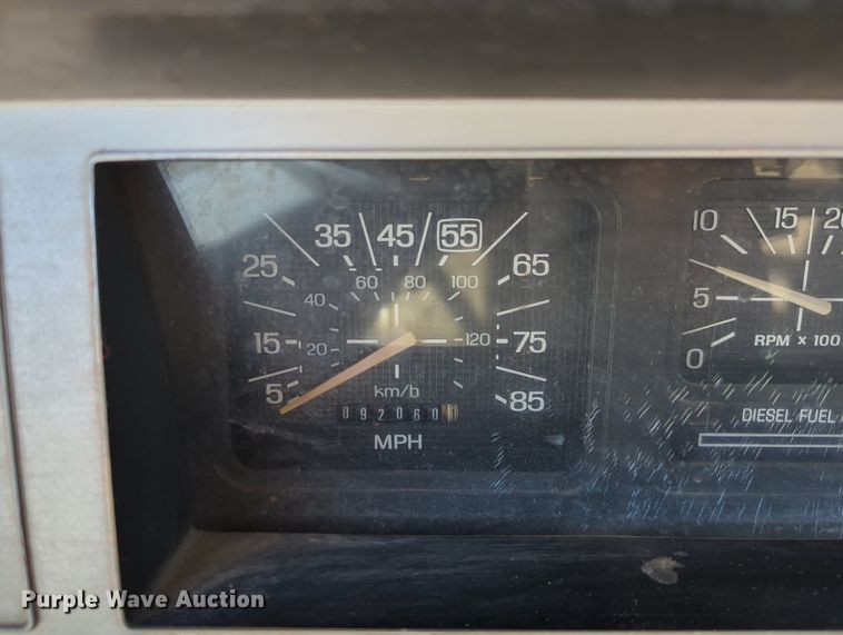 image for item LY9311 1985 Ford F700 flatbed truck