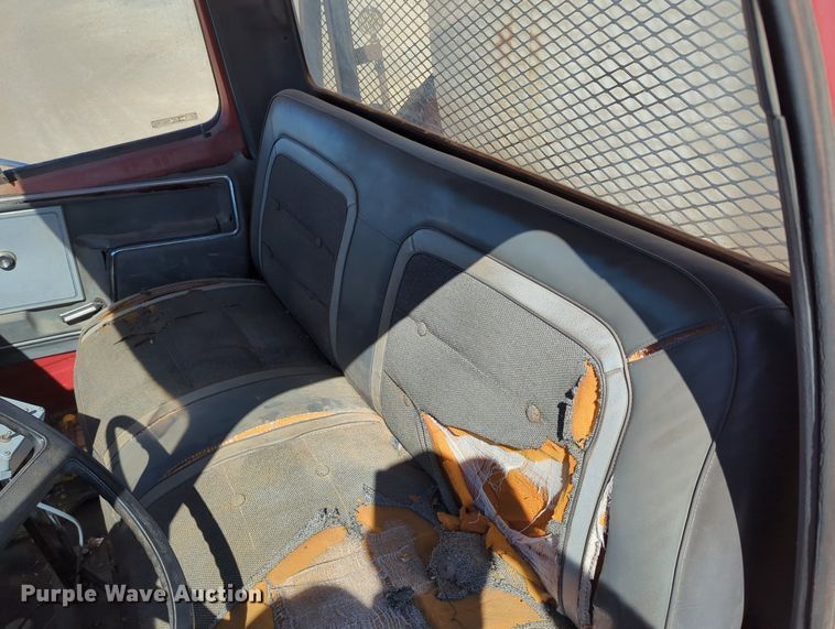 image for item LY9311 1985 Ford F700 flatbed truck