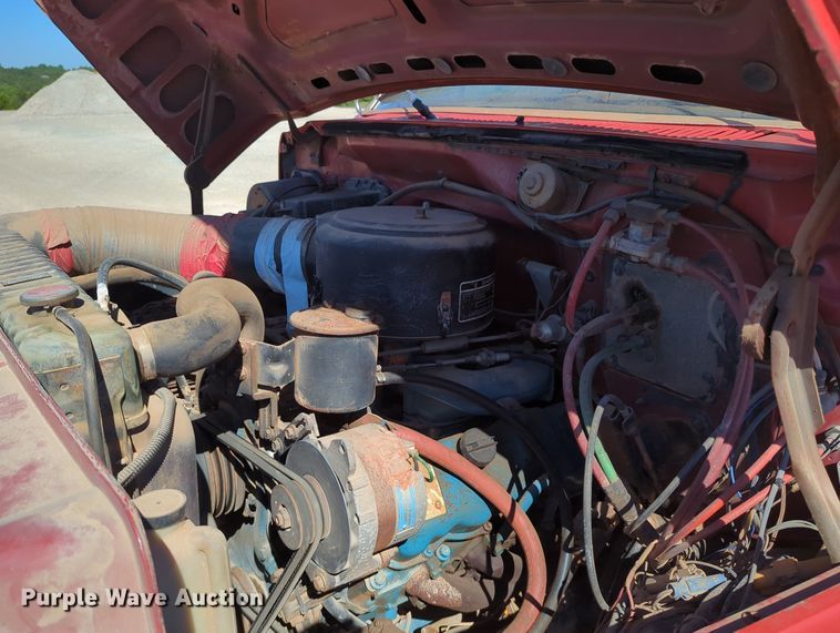 image for item LY9311 1985 Ford F700 flatbed truck