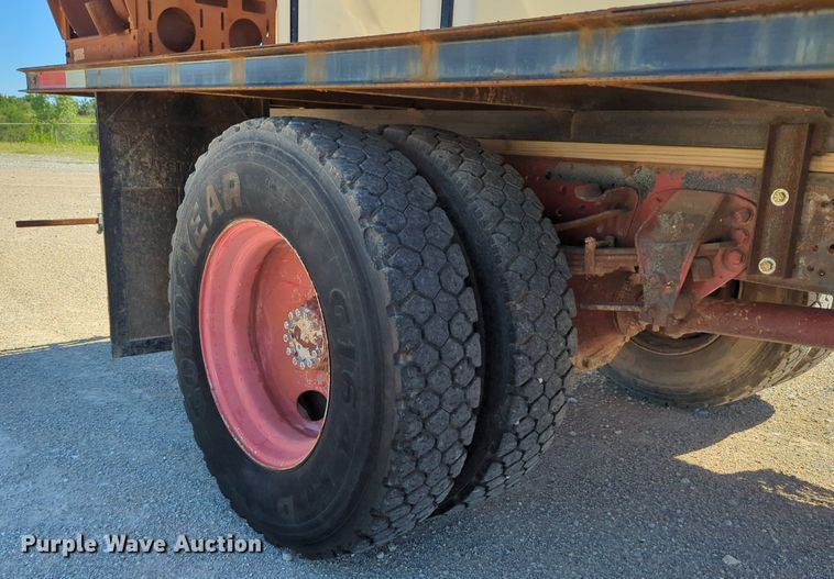 image for item LY9311 1985 Ford F700 flatbed truck