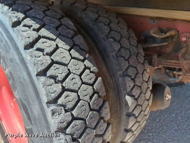 image for item LY9311 1985 Ford F700 flatbed truck