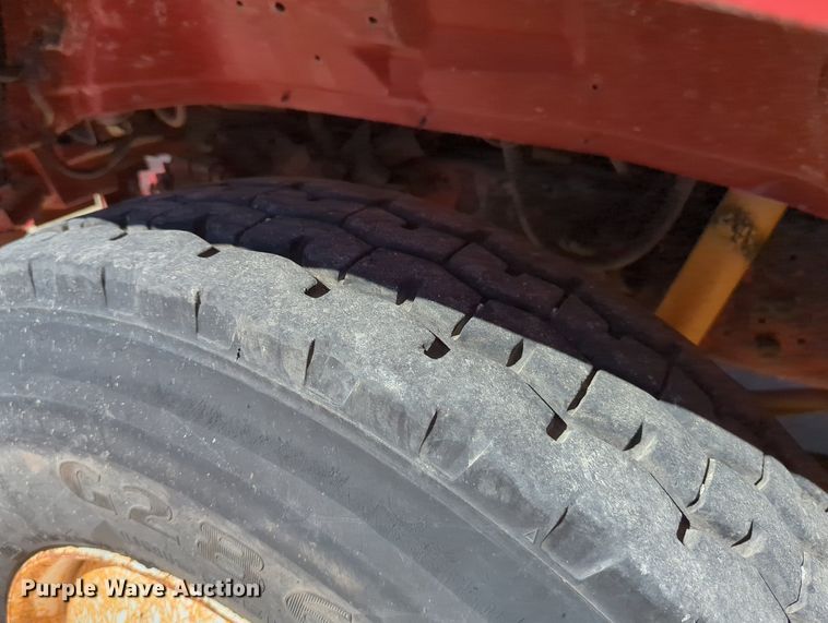 image for item LY9311 1985 Ford F700 flatbed truck