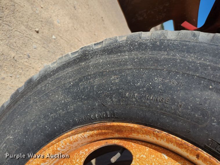 image for item LY9311 1985 Ford F700 flatbed truck