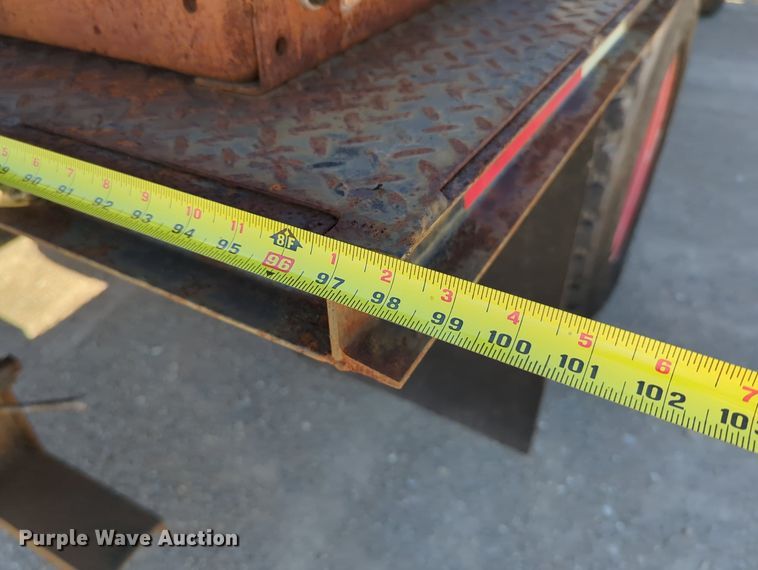 image for item LY9311 1985 Ford F700 flatbed truck