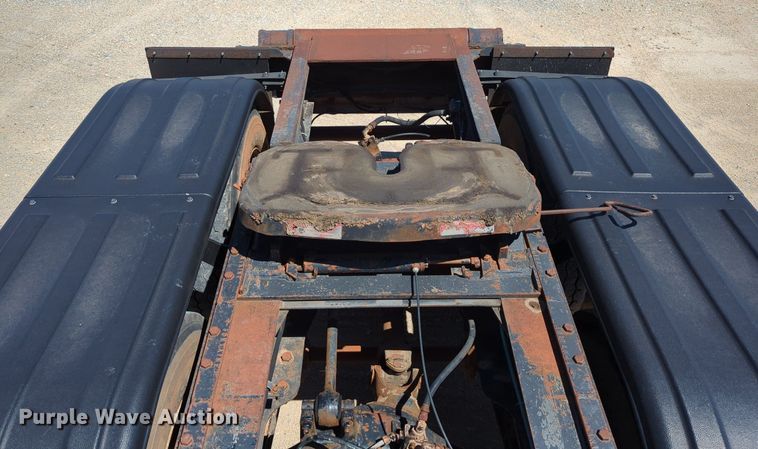 image for item LY9312 1988 Ford L9000 winch truck