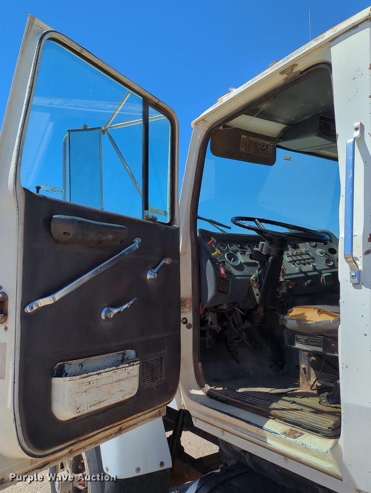 image for item LY9312 1988 Ford L9000 winch truck