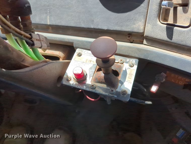 image for item LY9312 1988 Ford L9000 winch truck