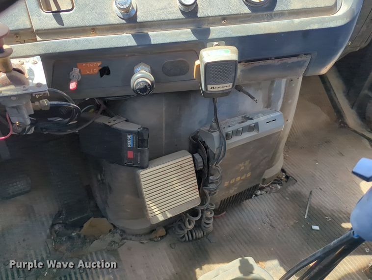 image for item LY9312 1988 Ford L9000 winch truck