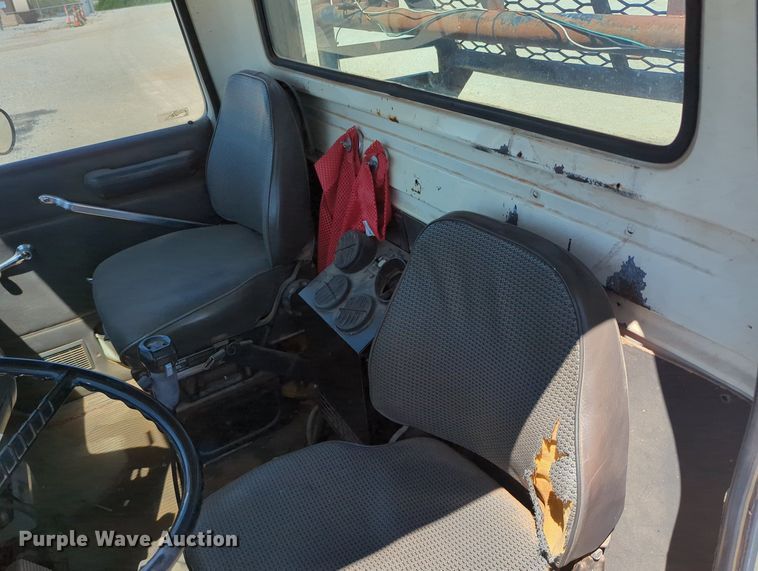 image for item LY9312 1988 Ford L9000 winch truck