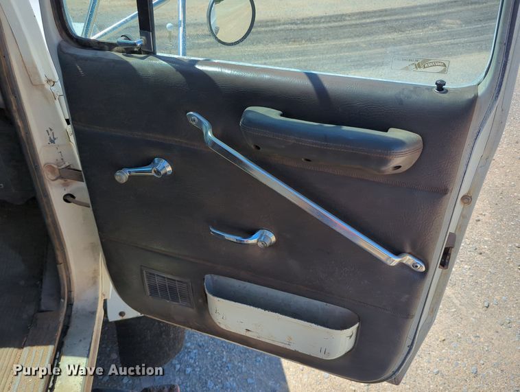 image for item LY9312 1988 Ford L9000 winch truck