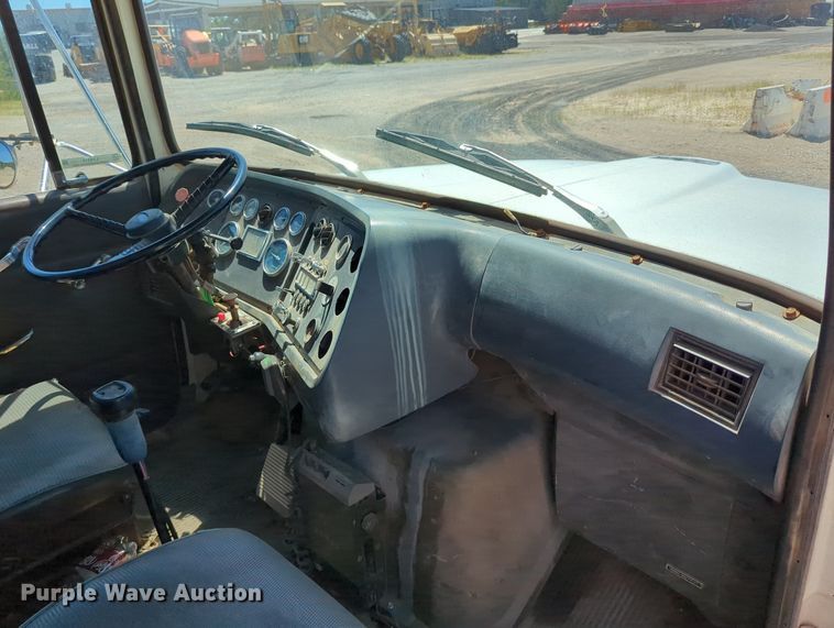 image for item LY9312 1988 Ford L9000 winch truck