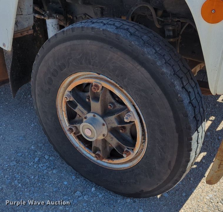 image for item LY9312 1988 Ford L9000 winch truck