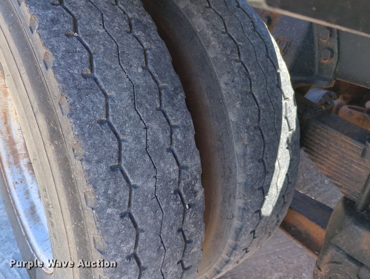 image for item LY9312 1988 Ford L9000 winch truck