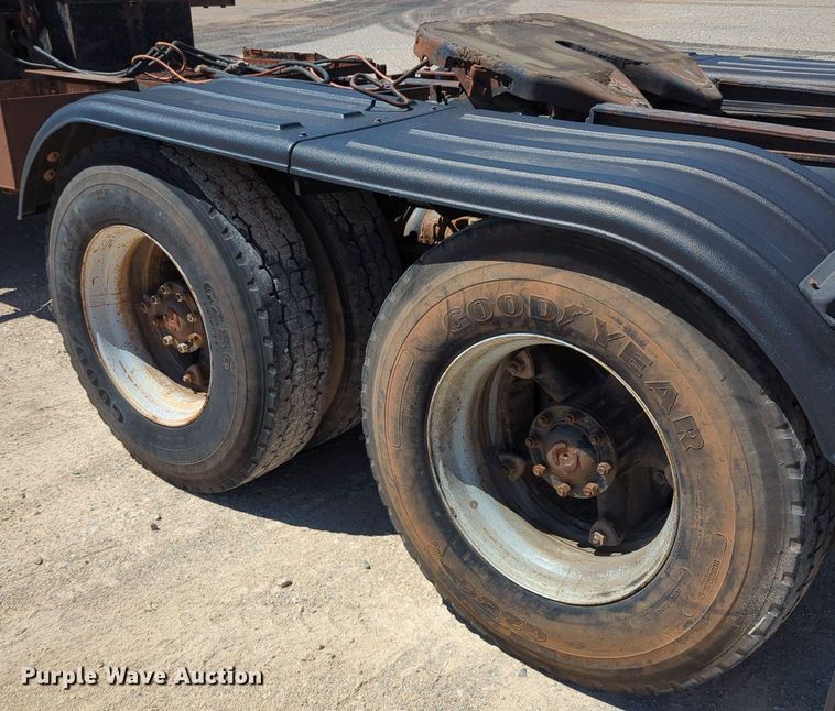 image for item LY9312 1988 Ford L9000 winch truck