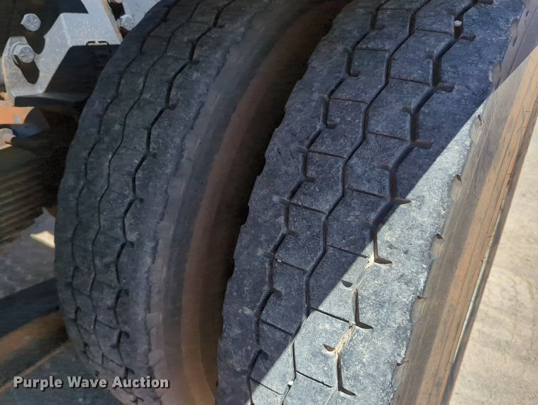 image for item LY9312 1988 Ford L9000 winch truck