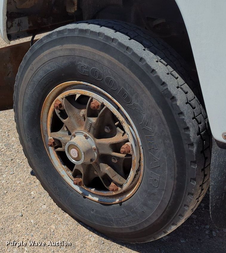 image for item LY9312 1988 Ford L9000 winch truck