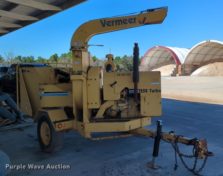 image for item LY9314 1997 Vermeer 1250BC  wood chipper