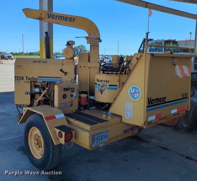 image for item LY9314 1997 Vermeer 1250BC  wood chipper