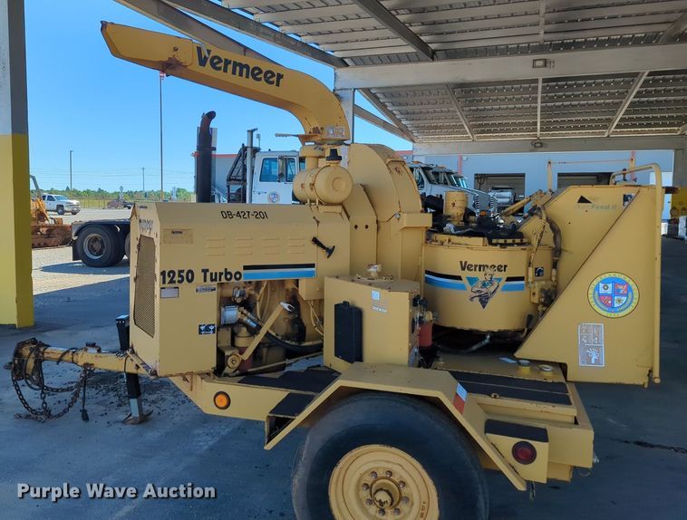 image for item LY9314 1997 Vermeer 1250BC  wood chipper