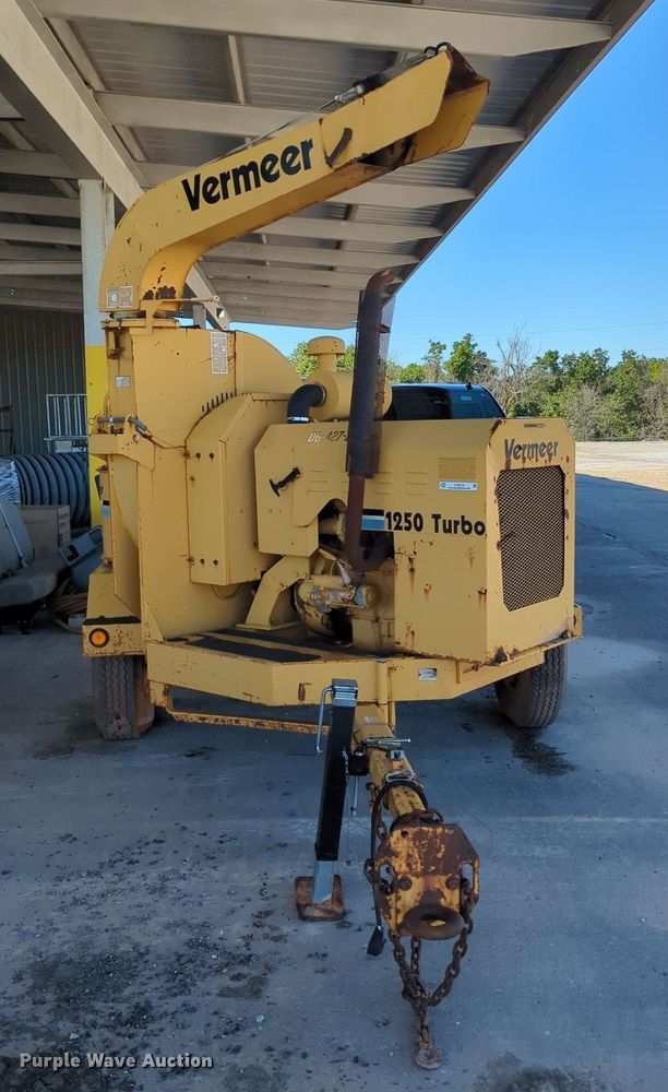 image for item LY9314 1997 Vermeer 1250BC  wood chipper