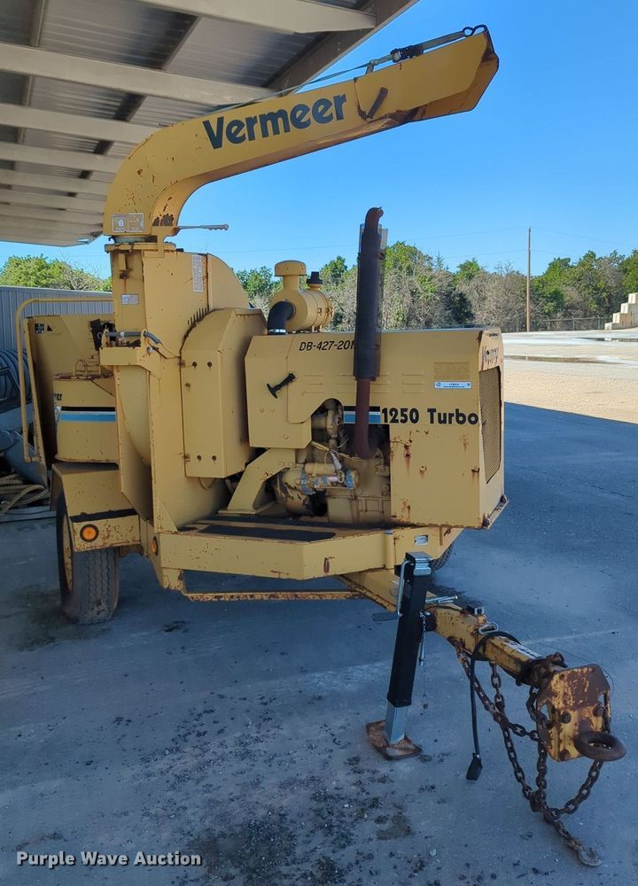 image for item LY9314 1997 Vermeer 1250BC  wood chipper