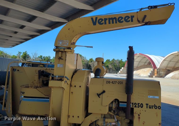 image for item LY9314 1997 Vermeer 1250BC  wood chipper