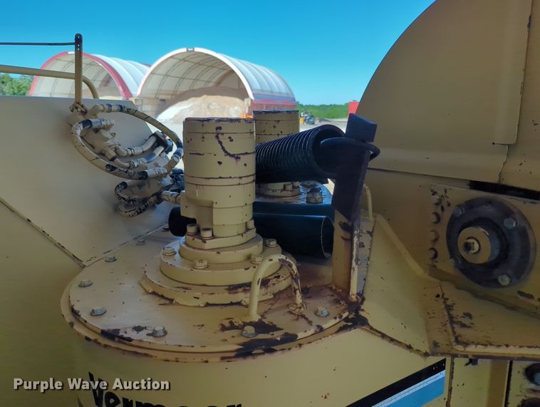 image for item LY9314 1997 Vermeer 1250BC  wood chipper